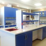 سکوبندی آزمایشگاهی یا کابینت های آزمایشگاهی در واقع جزئی از تجهیزات ثابت آزمایشگاهی محسوب می شود که ضمن کمک به انجام آزمایش های مختلف در محیط